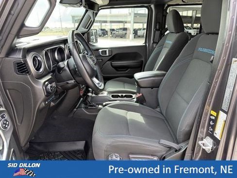 Used 2021 Jeep Wrangler Unlimited Rubicon 4xe w/ Cold Weather Group AWD/4WD image 16