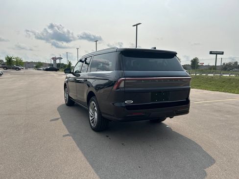 Used 2026 Lincoln Navigator L Reserve AWD/4WD image 8