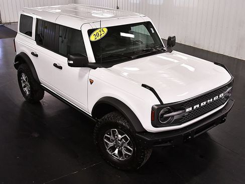 Used 2025 Ford Bronco Badlands AWD/4WD image 14