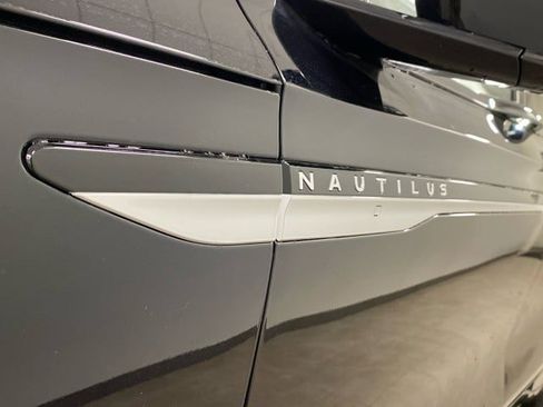 New 2025 Lincoln Nautilus Reserve image 13