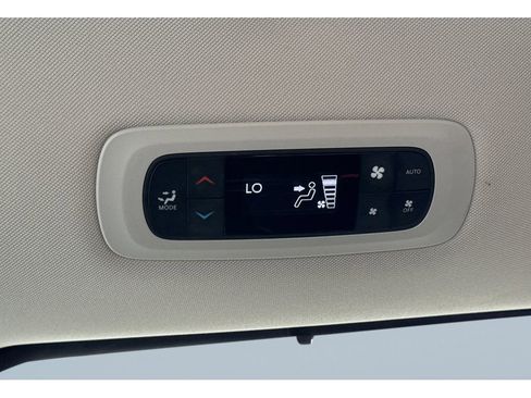 Used 2024 Chrysler Pacifica Touring-L image 22