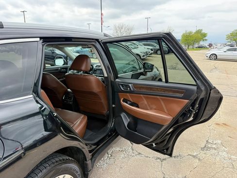 Used 2017 Subaru Outback 3.6R Touring image 19