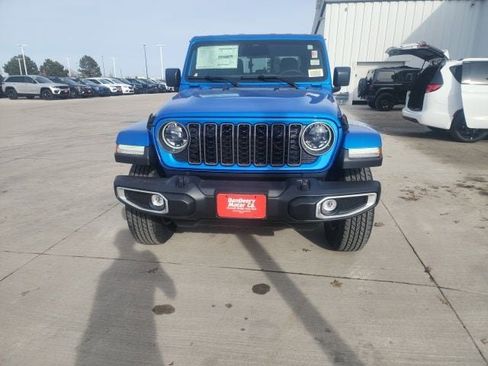 New 2026 Jeep Gladiator Sport AWD/4WD image 7