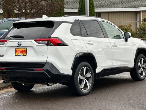 Used 2023 Toyota RAV4 SE w/ Weather & Moonroof Package image 4