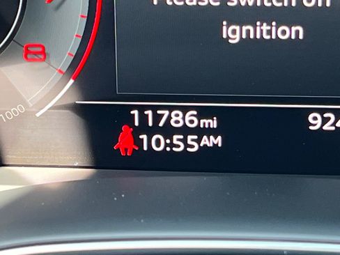 Used 2025 Audi Q8 Premium image 28