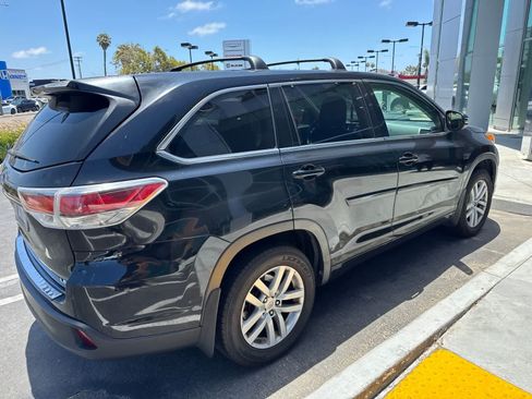 Used 2015 Toyota Highlander LE FWD image 1