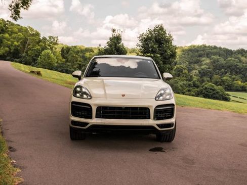 Used 2022 Porsche Cayenne Coupe AWD/4WD image 2