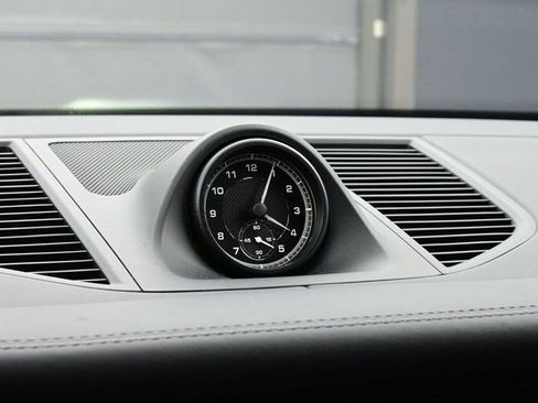 Certified 2025 Porsche Macan AWD/4WD image 12