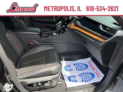 Used 2023 Jeep Grand Cherokee L Summit AWD/4WD image 9