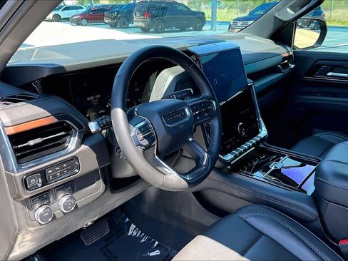 Used 2025 GMC Yukon XL Denali w/ Sun & Power Step Package AWD/4WD image 18