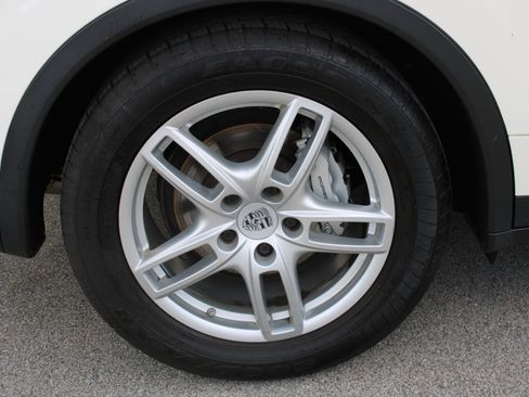 Used 2011 Porsche Cayenne S image 7