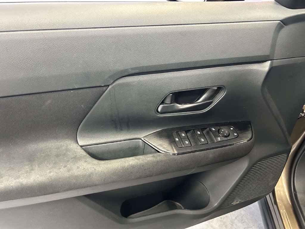 Used 2025 Nissan Kicks S AWD/4WD image 14