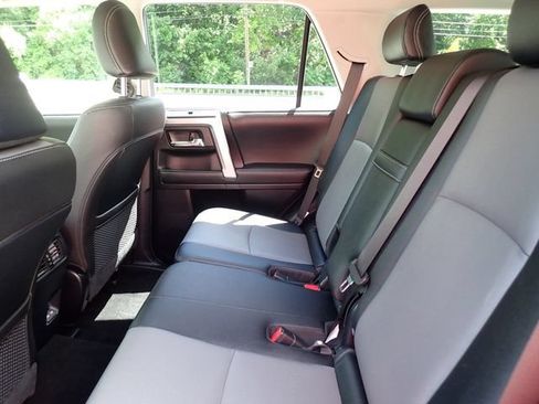 Used 2024 Toyota 4Runner SR5 Premium w/ Moonroof Package AWD/4WD image 19