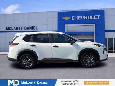 Used 2024 Nissan Rogue S FWD image 6