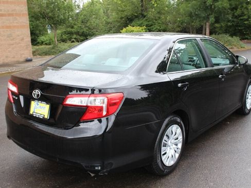 Used 2012 Toyota Camry FWD image 4