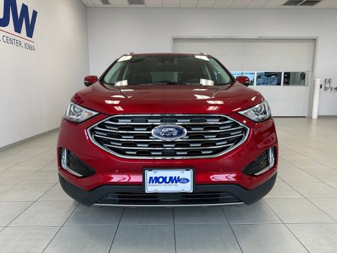 Used 2020 Ford Edge Titanium image 3