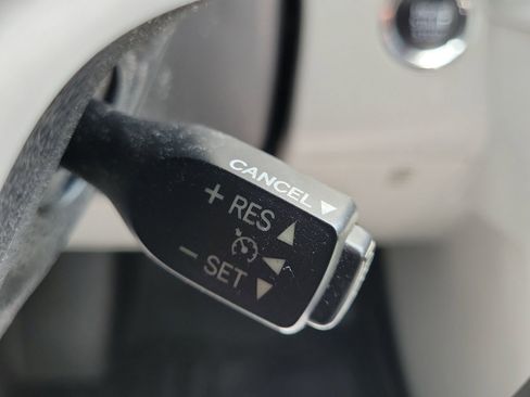 Used 2015 Toyota Highlander XLE FWD image 22