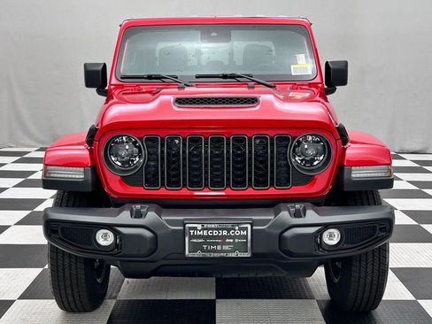 New 2025 Jeep Gladiator Sport image 3