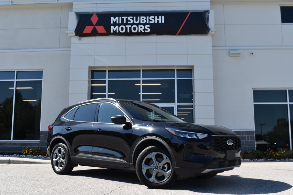 Used 2025 Ford Escape ST-Line AWD/4WD image 1
