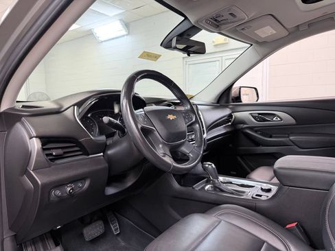 Used 2019 Chevrolet Traverse LT w/ LT Premium Package FWD image 14