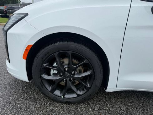 New 2027 Chrysler Pacifica Limited FWD image 22