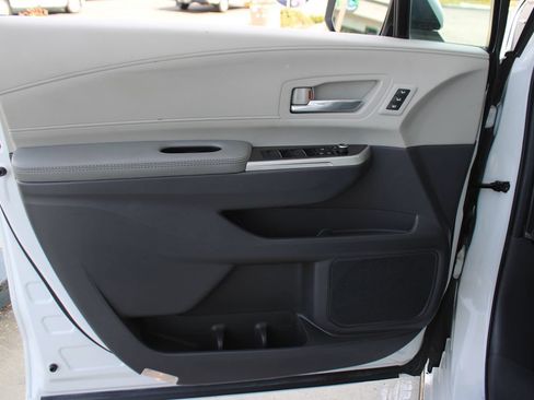 Used 2024 Toyota Sienna Limited FWD image 48