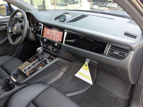 Certified 2026 Porsche Macan AWD/4WD image 26
