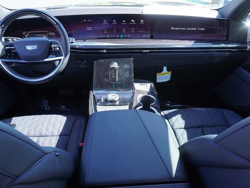New 2026 Cadillac Escalade IQL Luxury image 11