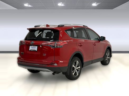 Used 2017 Toyota RAV4 XLE AWD/4WD image 7