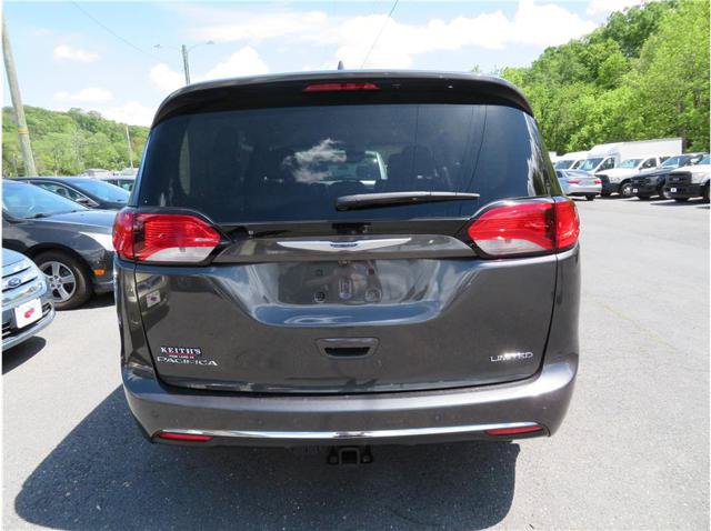 Used 2019 Chrysler Pacifica Limited FWD image 19