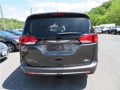 Used 2019 Chrysler Pacifica Limited image 19