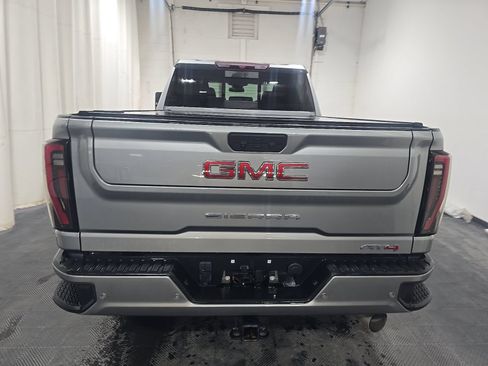 Used 2024 GMC Sierra 2500 AT4 w/ AT4 Preferred Package AWD/4WD image 15
