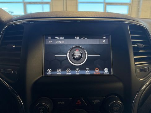 Used 2020 Jeep Grand Cherokee Laredo image 19