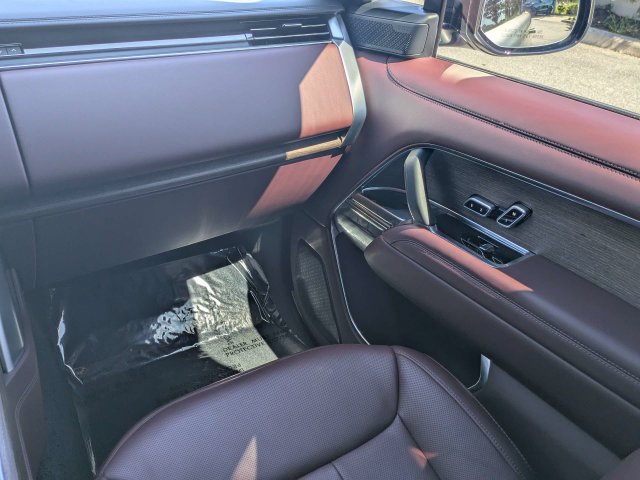 Used 2025 Land Rover Range Rover Long Wheelbase Autobiography AWD/4WD image 19