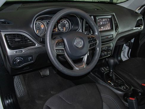 Used 2021 Jeep Cherokee Latitude image 5