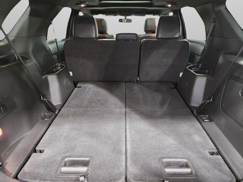 Used 2015 Ford Explorer XLT w/ Equipment Group 202B image 29