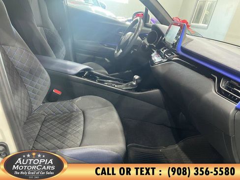 Used 2021 Toyota C-HR XLE image 12