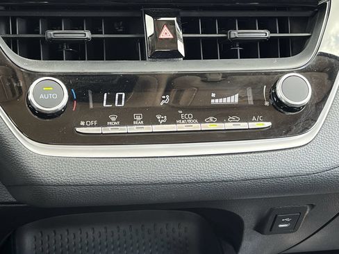 Used 2025 Toyota Corolla LE FWD image 18