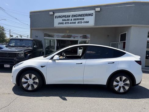 Used 2022 Tesla Model Y Long Range AWD/4WD image 4