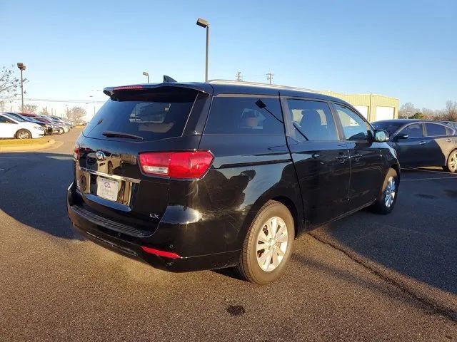Used 2016 Kia Sedona LX w/ Option Group 020 FWD image 4
