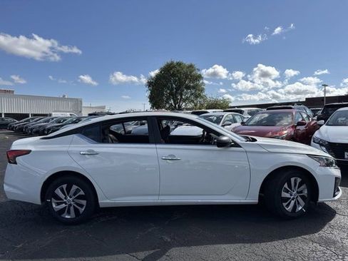 Used 2025 Nissan Altima 2.5 S image 11
