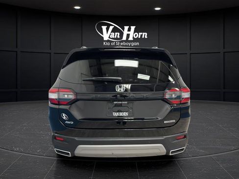 Used 2023 Honda Pilot Touring image 6