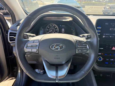 Used 2022 Hyundai Ioniq SE FWD image 12