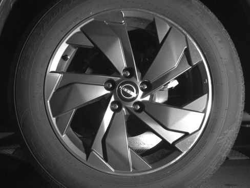 Used 2025 Nissan Rogue SV image 14