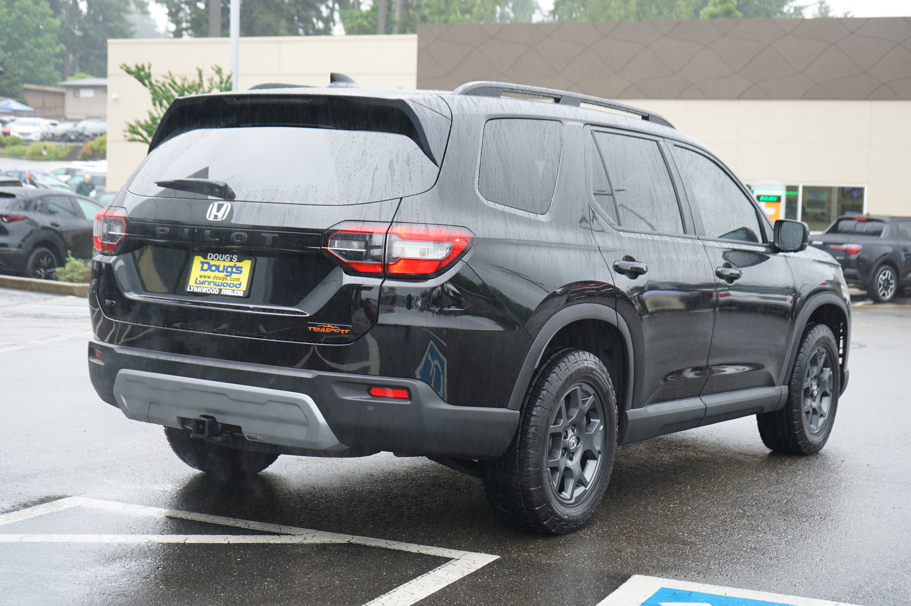 Used 2025 Honda Pilot TrailSport image 3