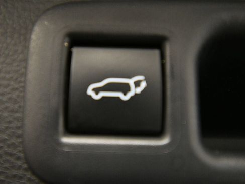 Certified 2024 Toyota Corolla Cross LE image 24