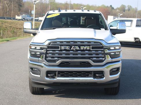 Used 2025 RAM 2500 Limited AWD/4WD image 2