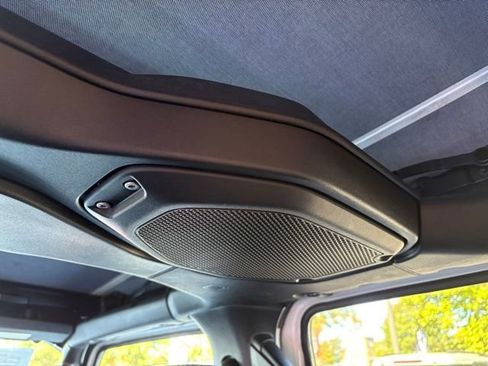 Used 2023 Jeep Wrangler Sahara image 31