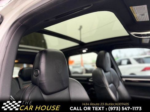 Used 2018 Porsche Cayenne S Platinum image 21