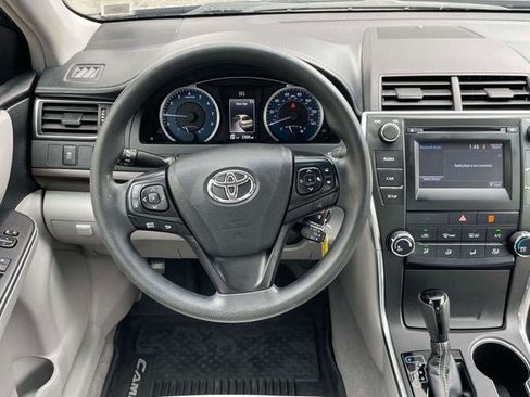 Used 2017 Toyota Camry LE FWD image 15
